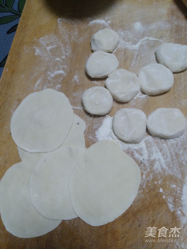 Dumplings Stuffed with Fresh Meat and Lagua recipe