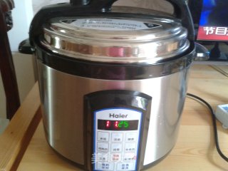 Braised Pork Trotters with Soy Sauce recipe