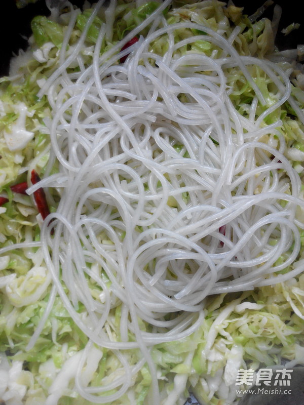 Stir-fried Vermicelli with Cabbage recipe