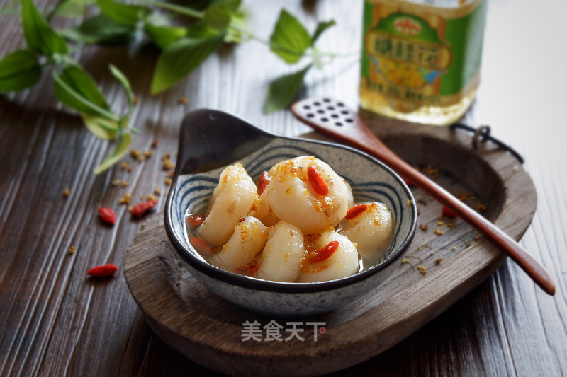 Steamed Water Chestnuts with Chinese Wolfberry and Rock Sugar recipe