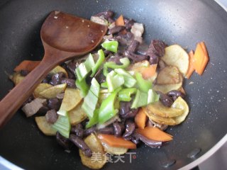 Fried Potato Chips with Red Mushroom recipe