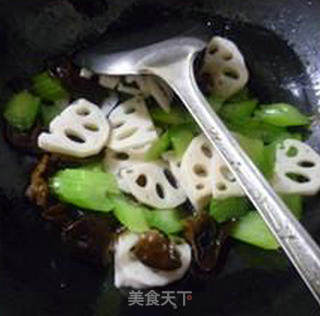 Stir-fried Lotus Root with Black Fungus and Celery recipe