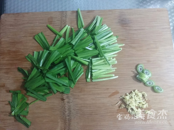 Stir-fried Leek with Soy Sprouts recipe