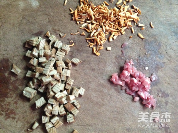 Fragrant Dried Noodles with Cordyceps Flower Meat Sauce recipe