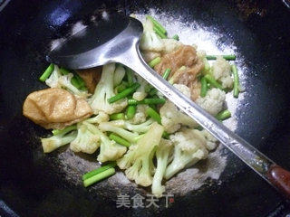 Stir-fried Cauliflower with Garlic Stalk Oil and Gluten recipe