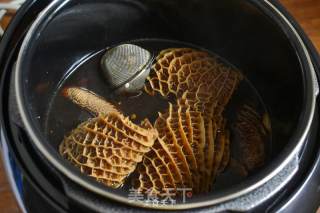 [sliced Belly with Red Oil and Coriander] A Delicious Taste that Can't be Put in One Bite recipe