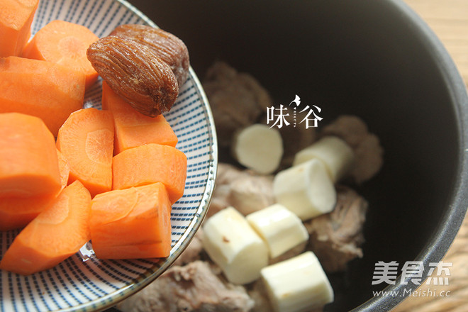 Carrot Ribs Soup recipe