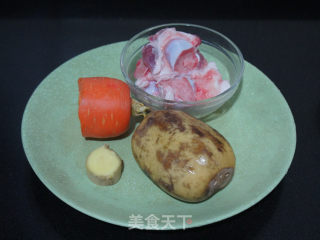 Lotus Root Carrot Pork Bone Soup recipe