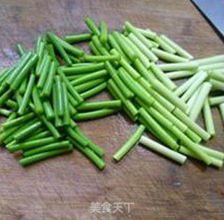 Stir-fried Pork Tongue with Garlic Sprouts recipe