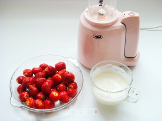 Strawberry Yogurt Cup recipe