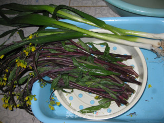 Stir-fried Bacon with Red Cabbage Moss recipe