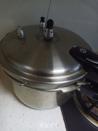 Sour Cabbage Stewed Pork Bones recipe