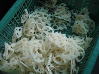 The Freshest Meal in Summer-fresh Lotus Root Slices with Green Onion recipe