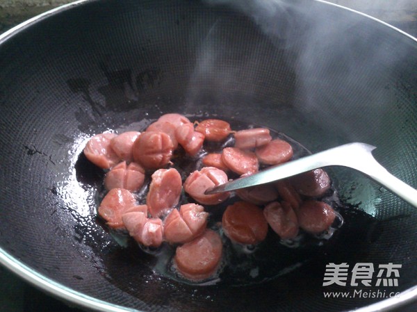 Stir-fried Crispy Sausage with Broccoli recipe