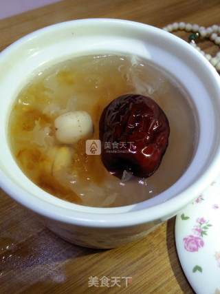 Peach Gum Tremella and Lotus Seed Soup (stewed in Water) recipe