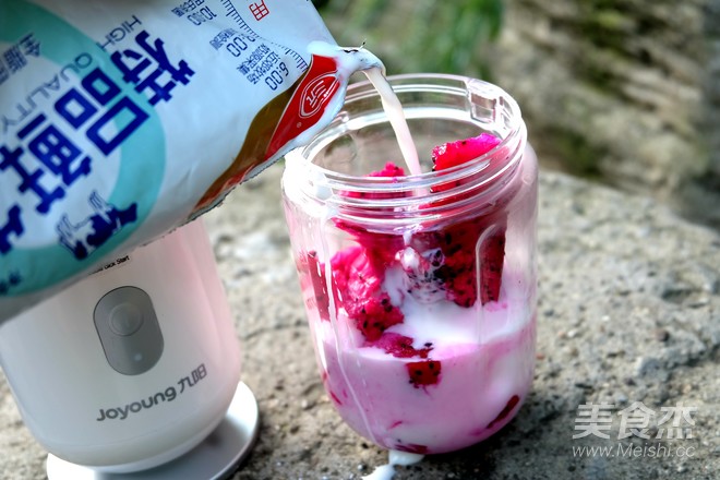 Dragon Fruit Milkshake recipe