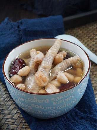 Peanut Soup with Chicken Feet