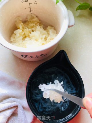 Bird's Nest Tremella Goji Soup recipe