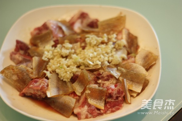 Steamed Pork Ribs with Dried Fish recipe