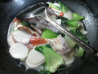 Boiled Rice Cakes with Greens and Crabs recipe