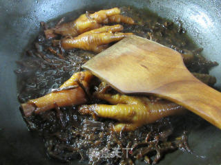 Braised Chicken Feet with Bamboo Shoots and Dried Vegetables recipe