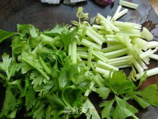 Celery Stir-fried Xiaobaizi recipe