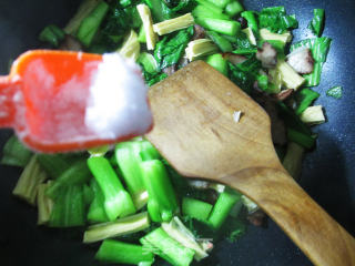 Stir-fried Cabbage Cores with Soy Pork and Yuba recipe