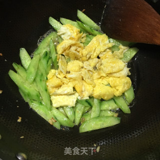 Scrambled Eggs with Cucumber recipe
