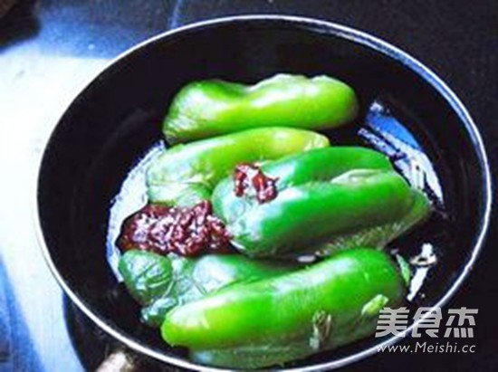 Braised Green Peppers in Sauce recipe