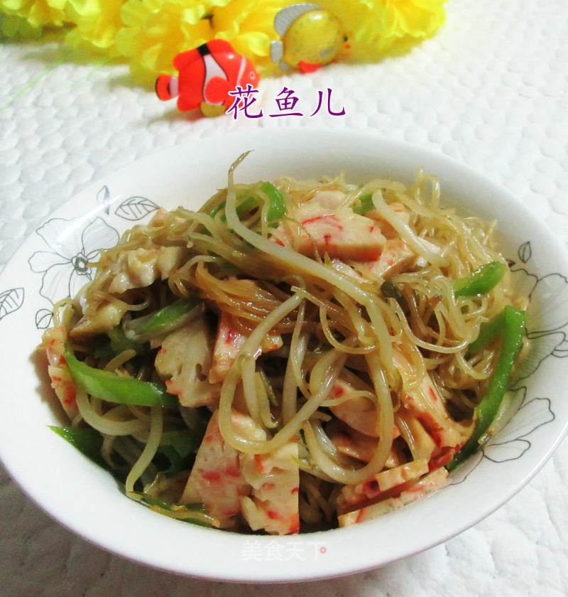Stir-fried Rice Noodles with Green Pepper Shrimp Balls and Mung Bean Sprout Balls recipe