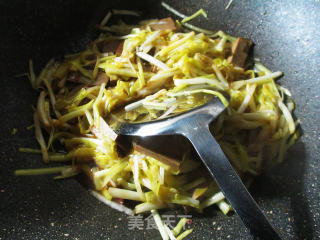Stir-fried Leek Sprouts with Vegetarian Ham recipe