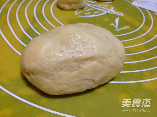 Pineapple Cake with Salted Egg Yolk and Green Bean Paste recipe