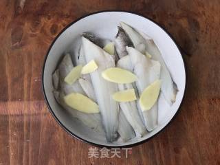 Grilled Ice Fish with Garlic and Chopped Pepper recipe