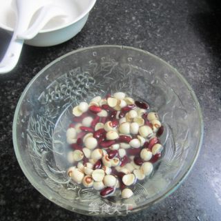 Lotus Seed, Red Dates and Longan Soup recipe