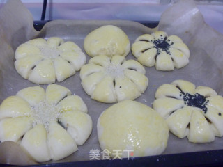 [yiru's Private House Baking] My Favorite is Red Bean Paste---patterned Red Bean Paste Bread recipe