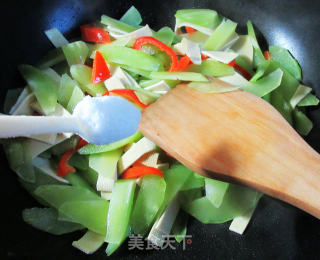 Stir-fried Lettuce with Red Pepper Thousands recipe