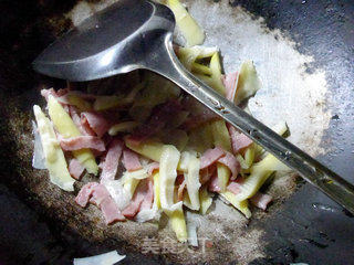 Stir-fried Bamboo Shoot Tips with Chives and Bacon recipe