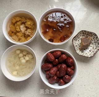 Stewed Tremella with Saponaria and Peach Gum recipe