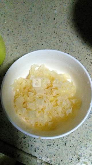 Papaya, Tremella, Lotus Seed and Lily Soup recipe