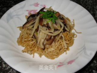 Zhejiang Snacks Fried Noodles with Mushrooms recipe