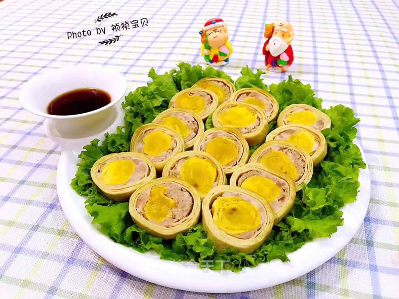 Thousands of Fresh Meat and Salted Egg Yolk Rolls recipe