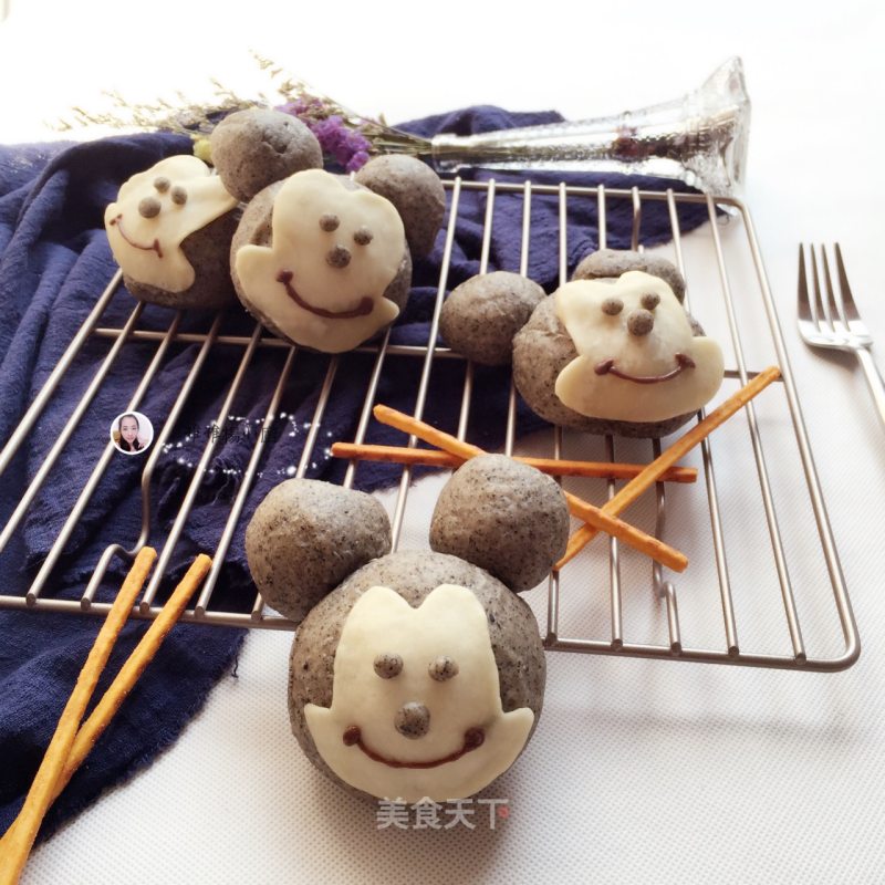 Tangzhong Mickey Black Sesame Bread recipe