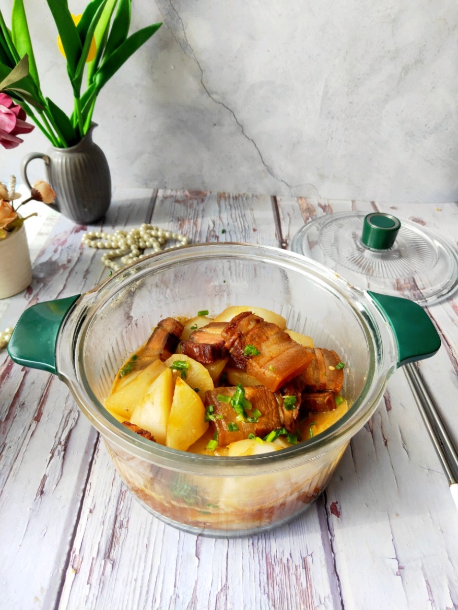 Eat Delicious and Nutritious Bacon Simmered Radish in Winter recipe