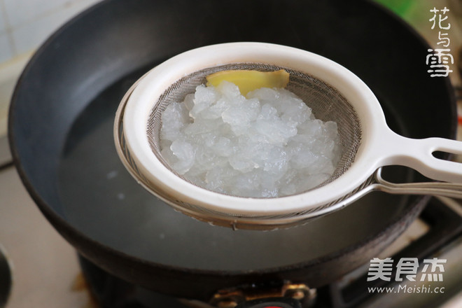 Stewed Hashima with Peach Gum Snow Swallow recipe