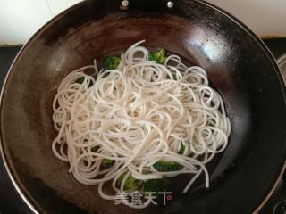 Broccoli Fish Cake Boiled Rice Noodles recipe