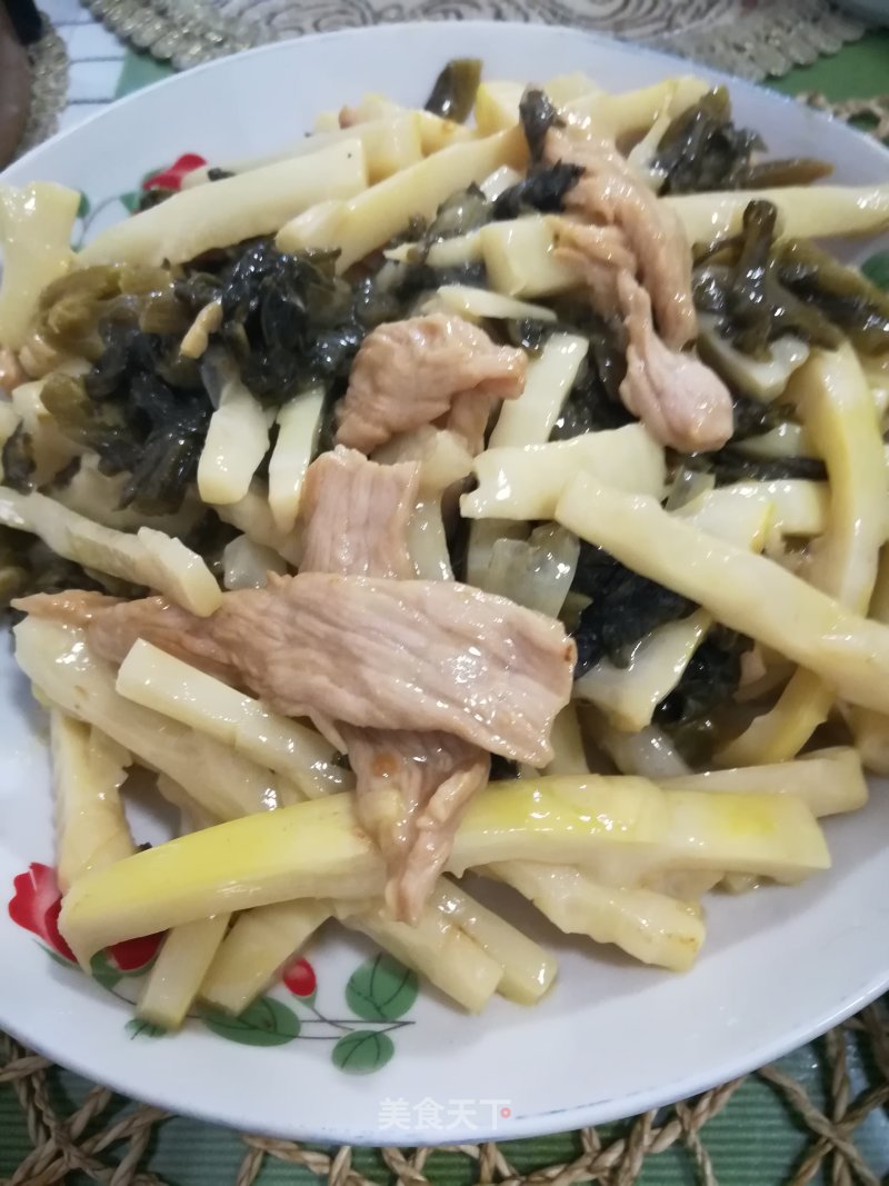 Stir-fried Bitter Bamboo Shoots with Pork Strips recipe