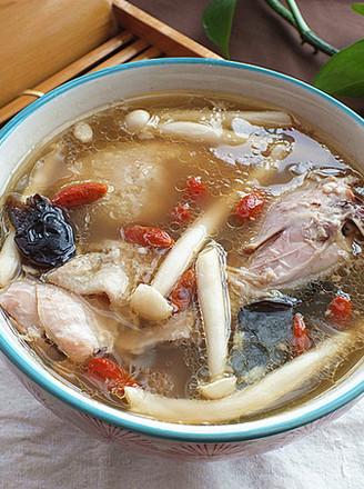 Supor. Seafood, Mushroom and Chicken Soup recipe