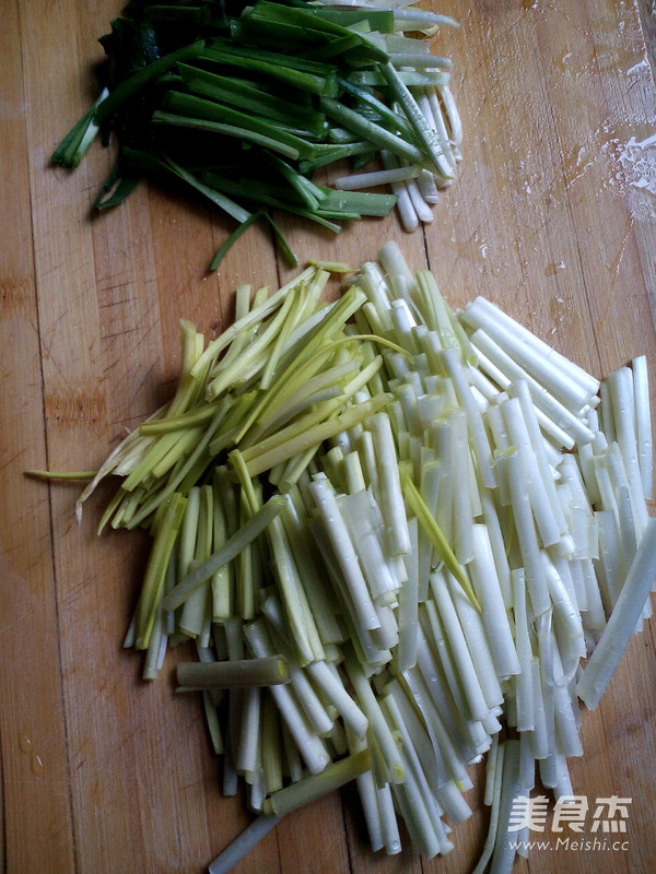 Stir-fried Haihong with Leek and Yellow recipe