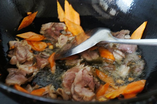 Stir-fried Green Cabbage with Heart-protecting Pork recipe