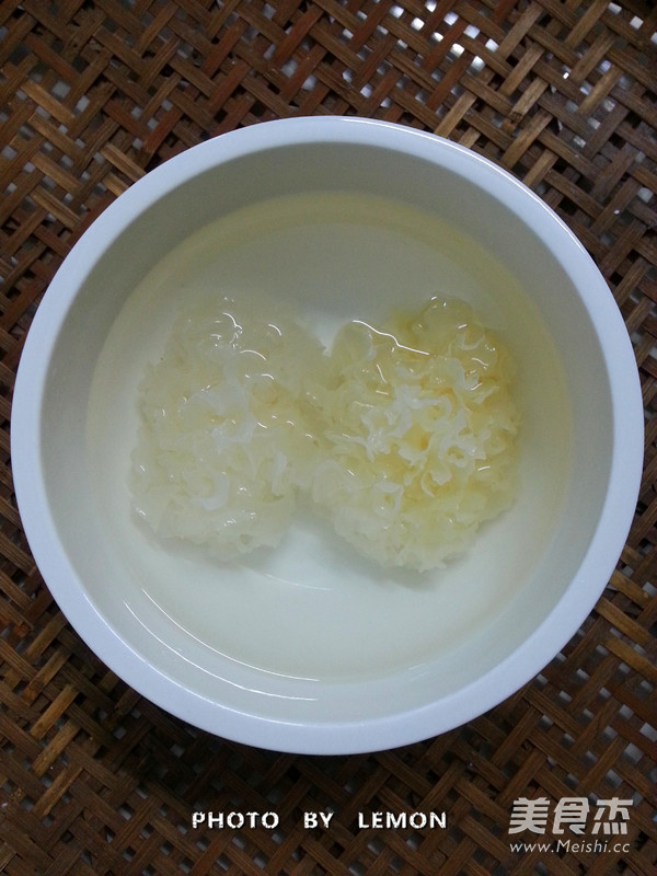 Tremella and Red Date Soup recipe